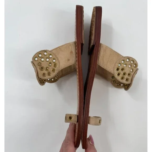 Mystique Womens Size 9 Tan Leather Sandals With Gold Stud Accents - Picture 4 of 11